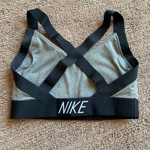 nike crisscross sports bra - Picture 2 of 2